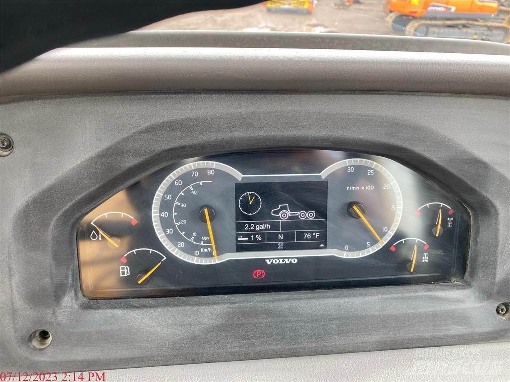 Volvo A25F 水罐车