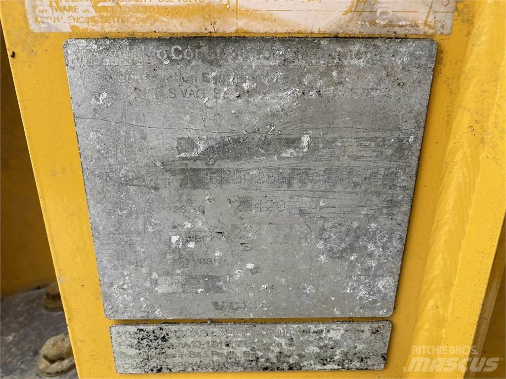 Volvo A25G 铰接式自卸车