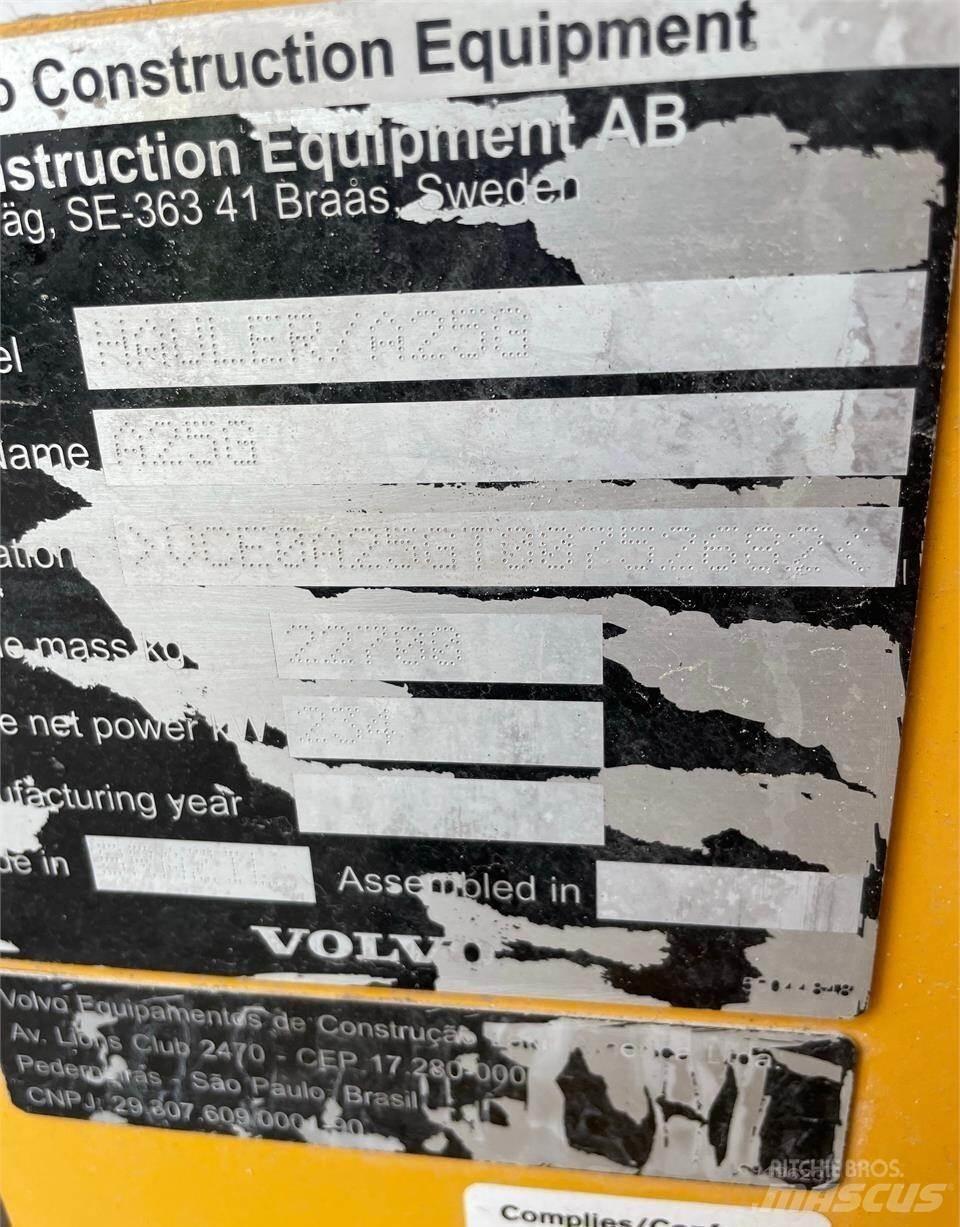 Volvo A25G 铰接式自卸车