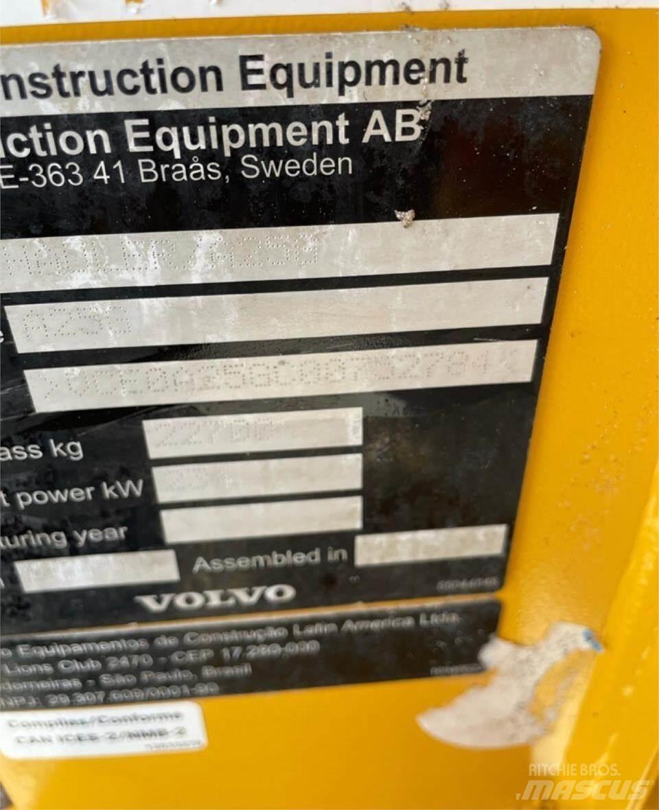 Volvo A25G 铰接式自卸车