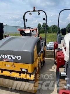Volvo CR30B 复合式压路机