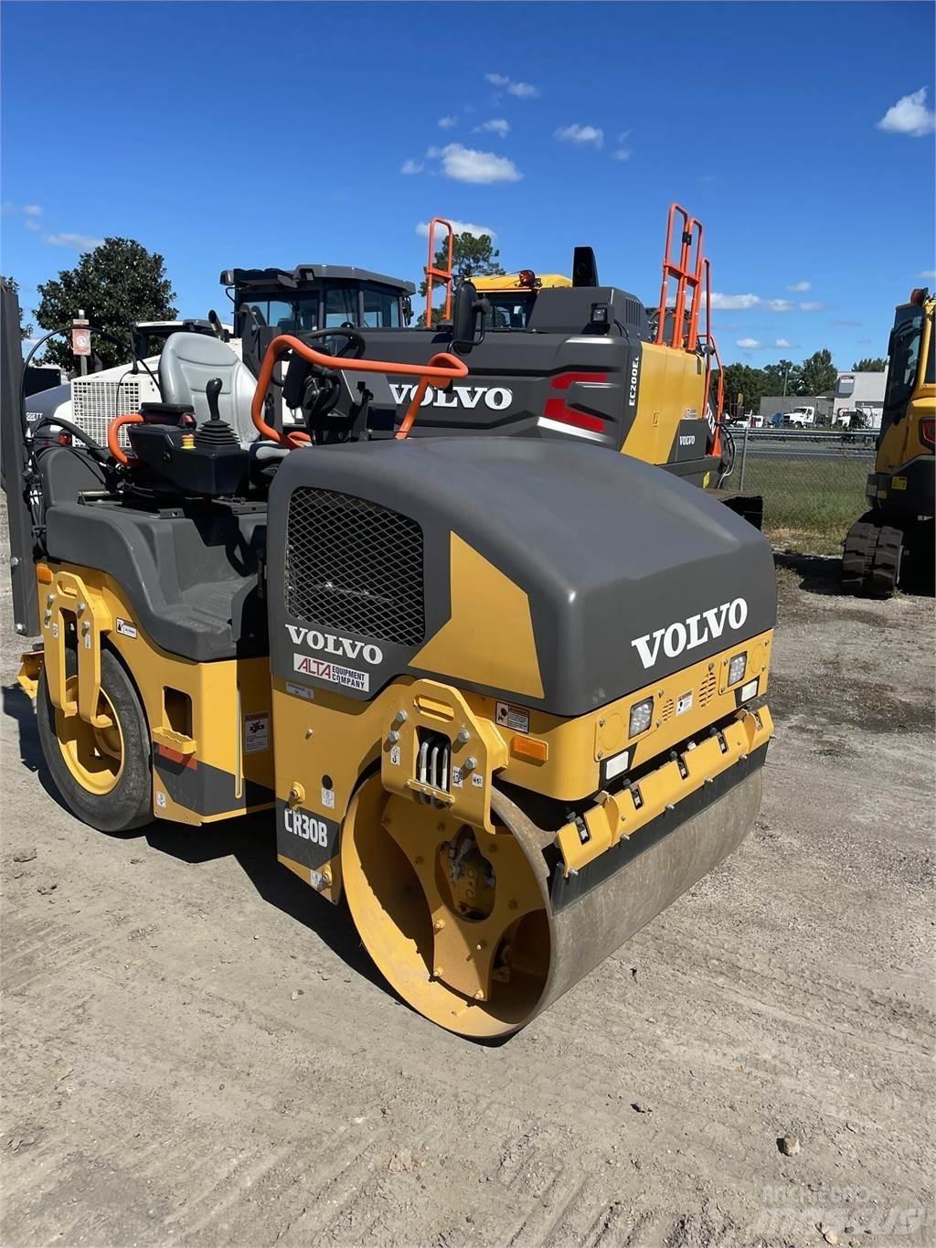 Volvo CR30B 复合式压路机