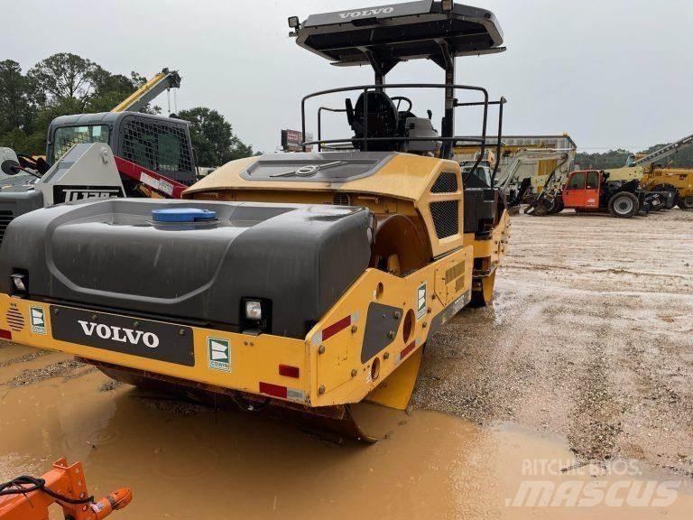 Volvo DD120B 双轮压路机