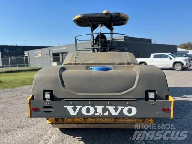 Volvo DD120C 双轮压路机