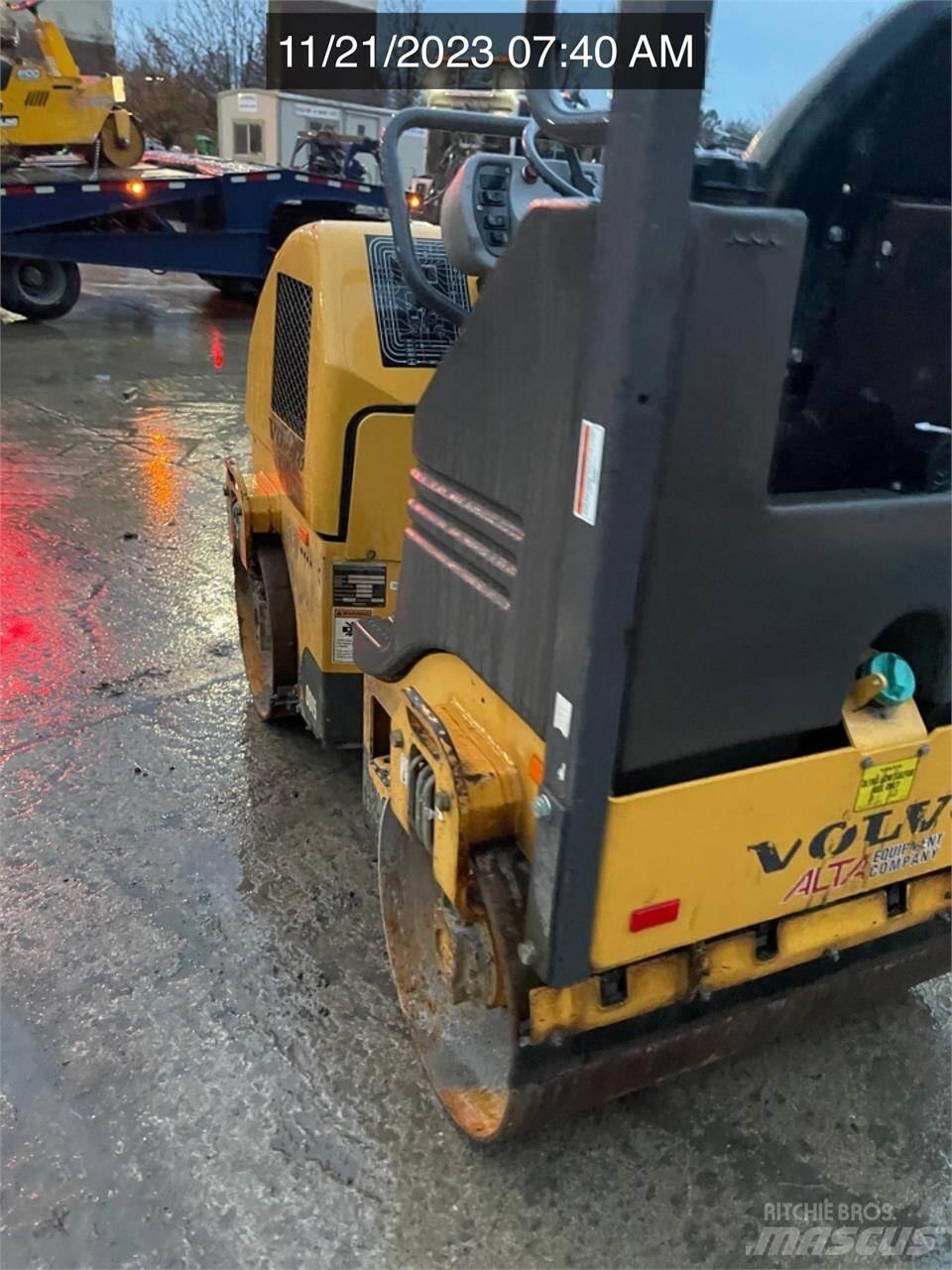 Volvo DD15 双轮压路机