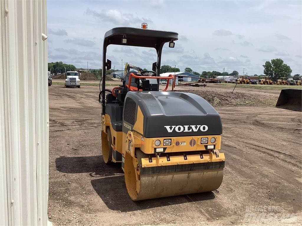 Volvo DD30B 双轮压路机