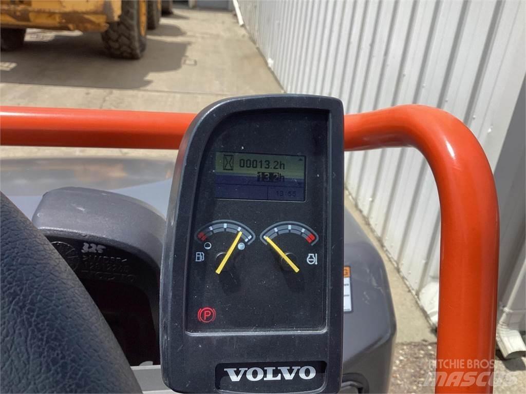 Volvo DD30B 双轮压路机