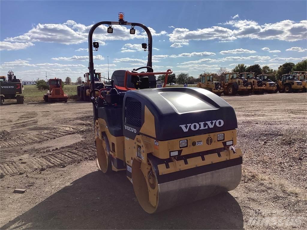 Volvo DD30B 双轮压路机