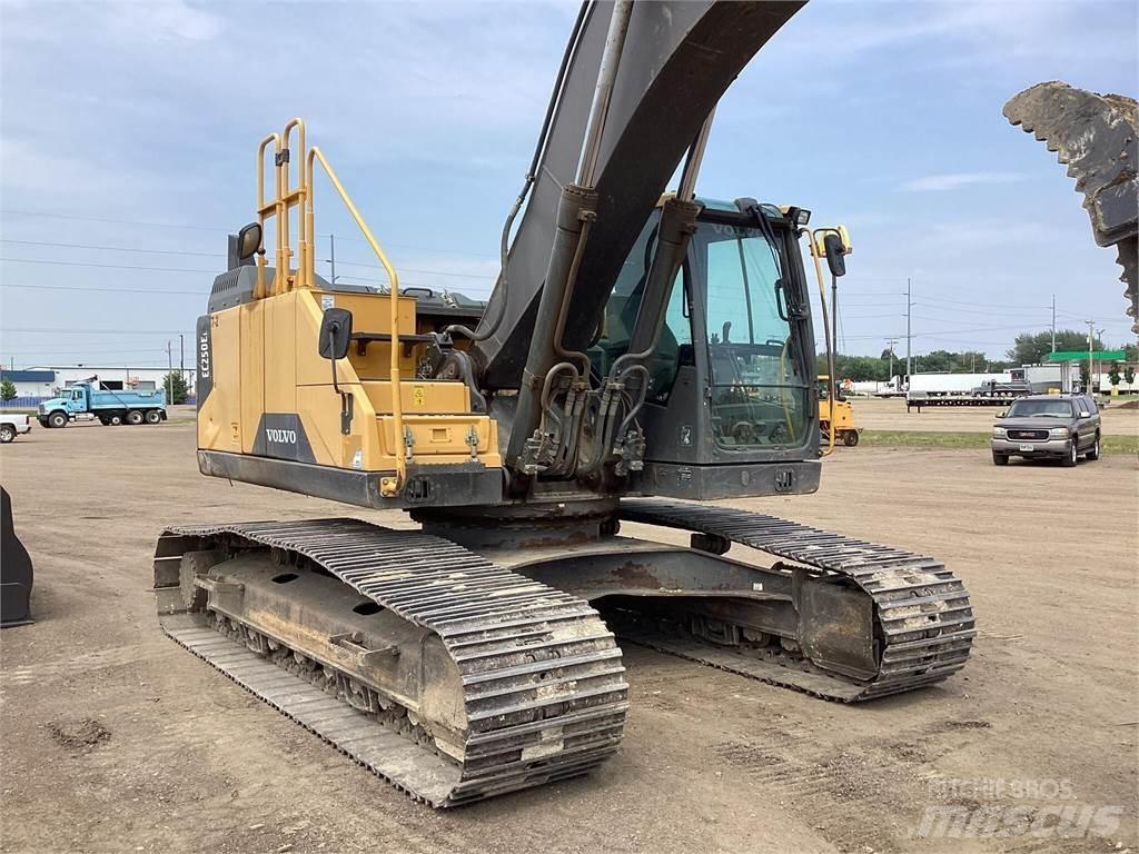Volvo EC250EL 履带挖掘机