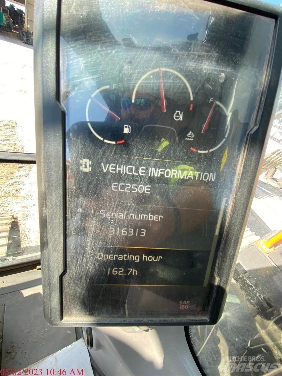 Volvo EC250EL 履带挖掘机