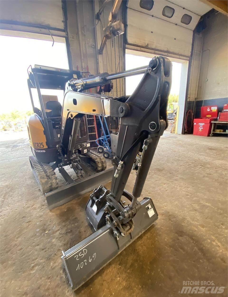 Volvo ECR25D 小型挖掘机