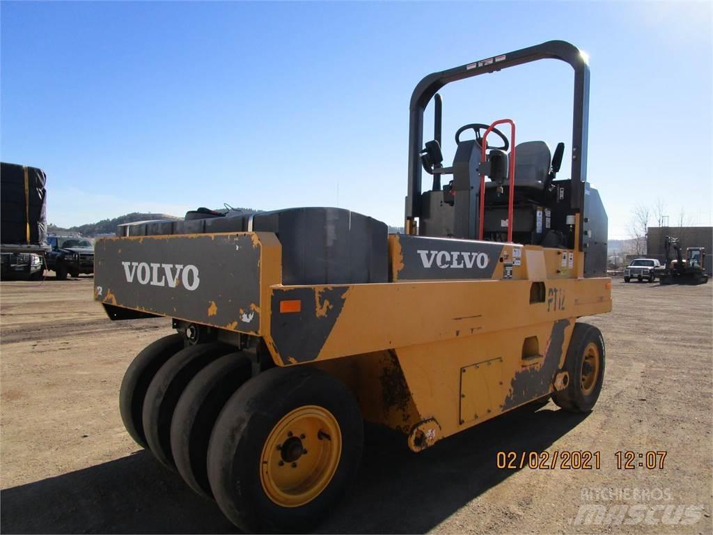 Volvo PT125C 胶轮压路机