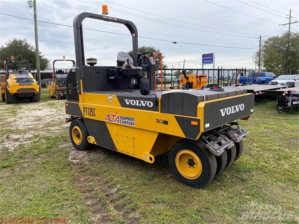 Volvo PT125C 胶轮压路机