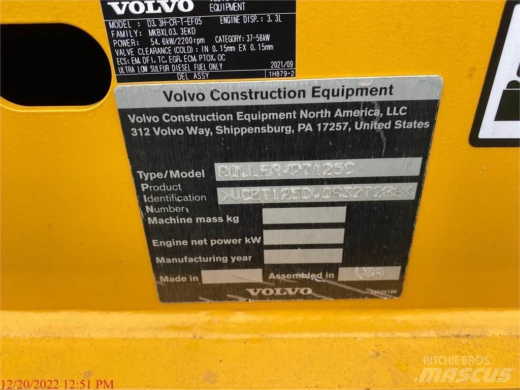 Volvo PT125C 胶轮压路机