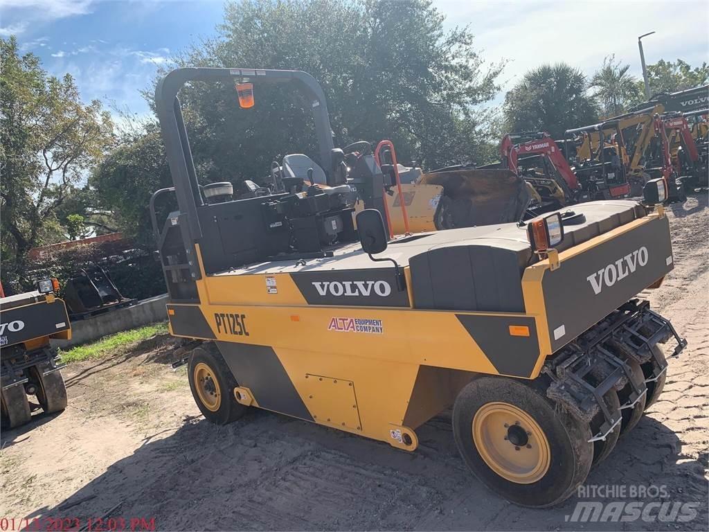 Volvo PT125C 胶轮压路机