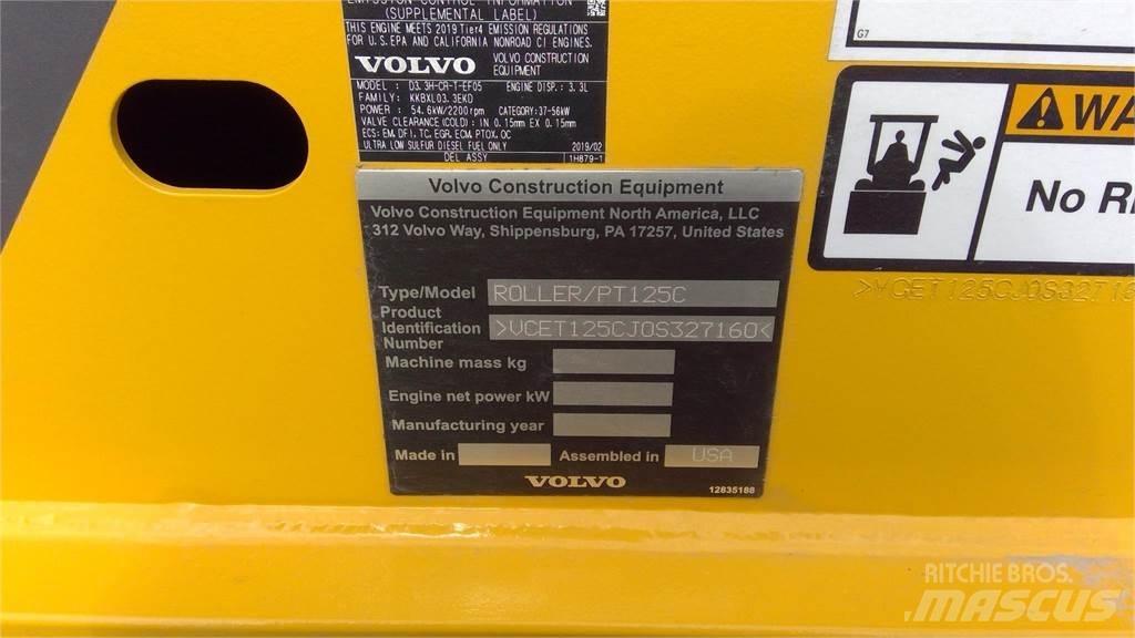 Volvo PT125C 胶轮压路机