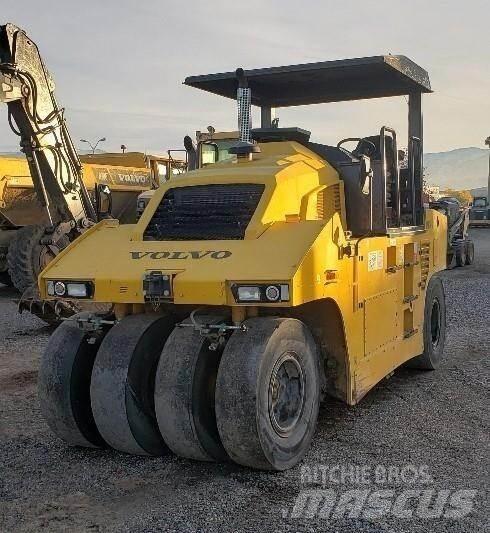 Volvo PTR240 胶轮压路机