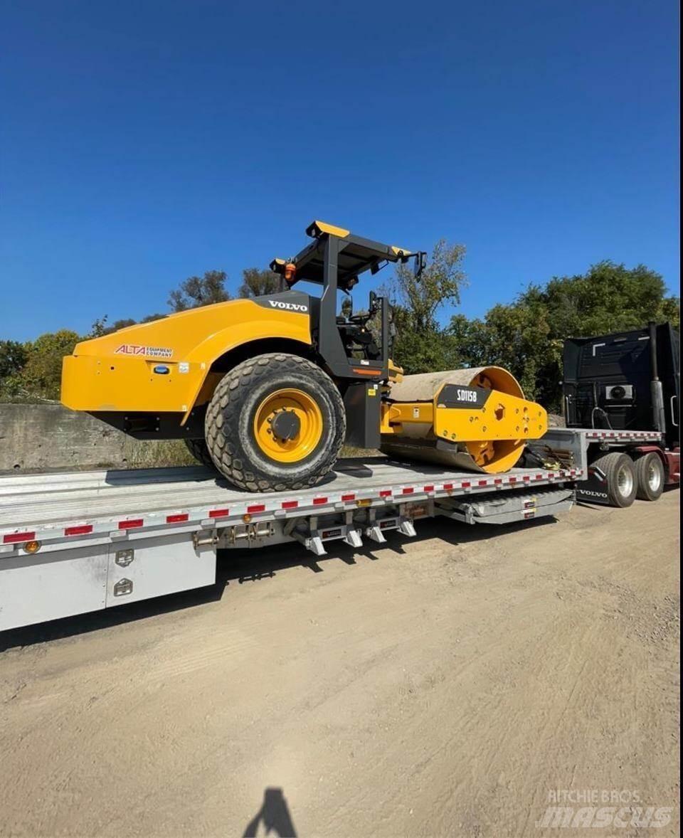 Volvo SD115B 双轮压路机