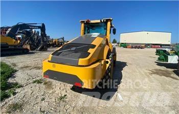 Volvo SD115B 双轮压路机