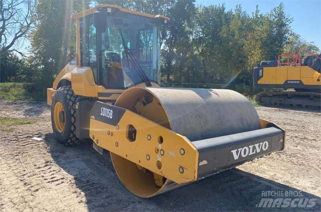 Volvo SD115B 双轮压路机