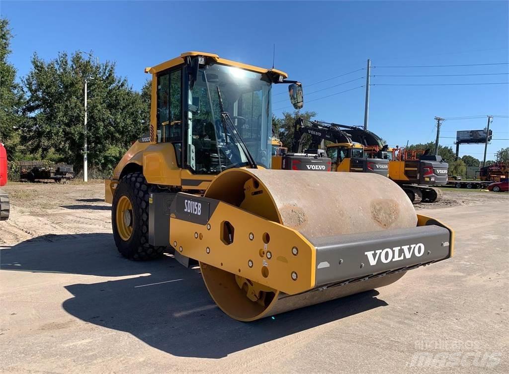 Volvo SD115B 双轮压路机