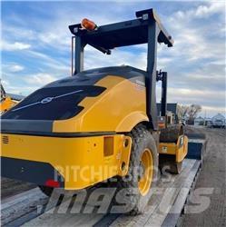 Volvo SD75B 双轮压路机