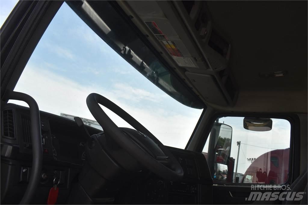 Volvo VHD104F300 自卸式货车