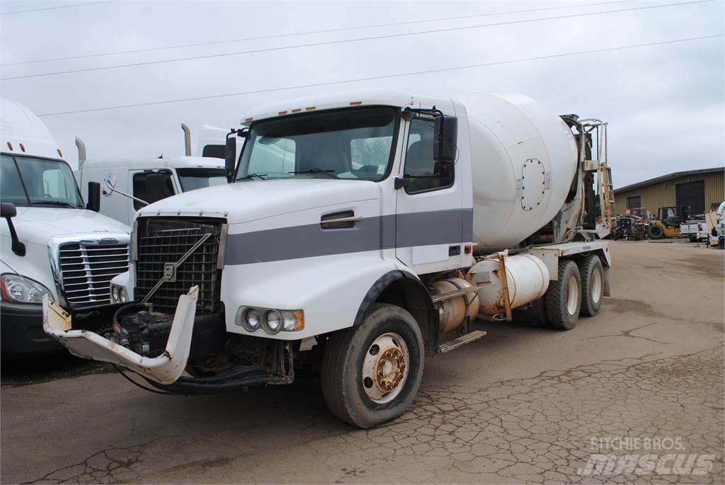 Volvo VHD64B200 混凝土搅拌车