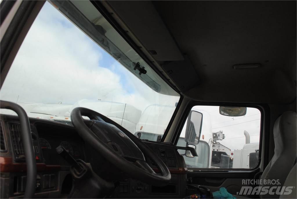 Volvo VHD64B200 混凝土搅拌车