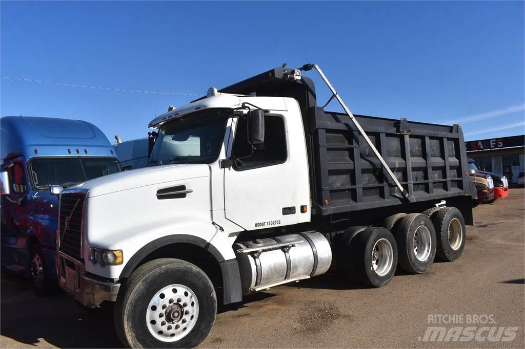 Volvo VHD64F200 自卸式货车