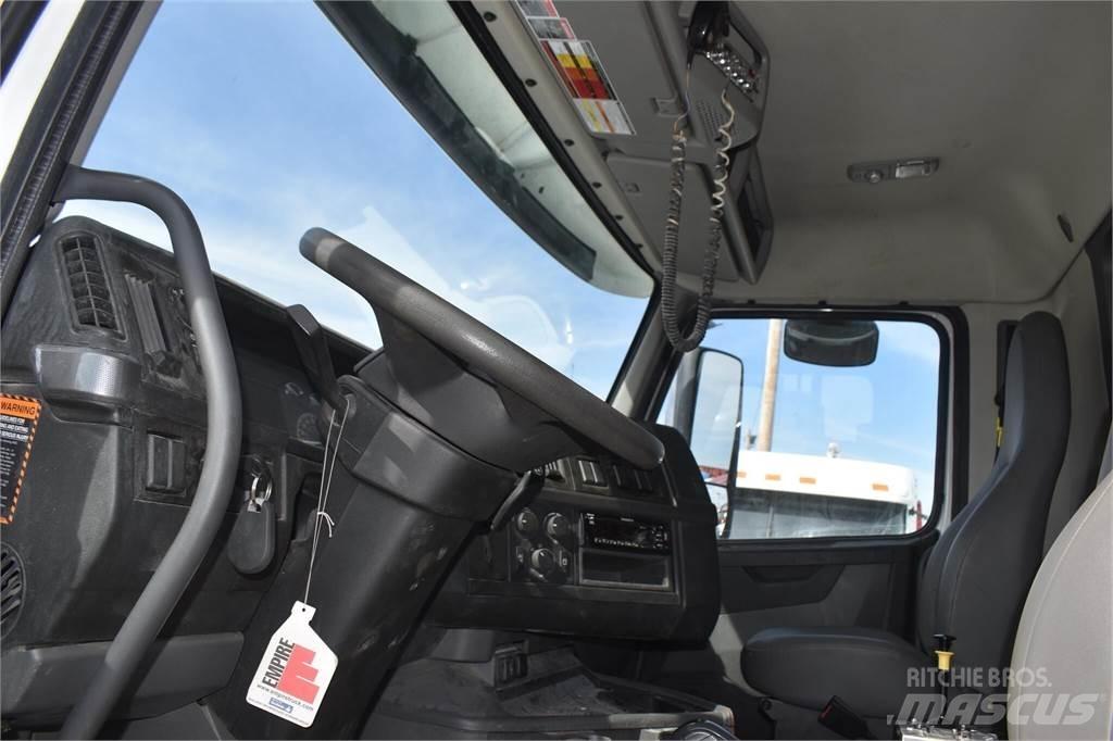 Volvo VHD84B300 自卸式货车