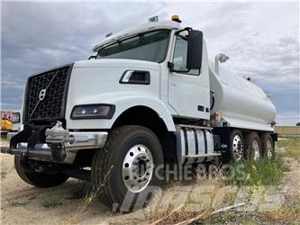 Volvo VHD84B300 水罐车
