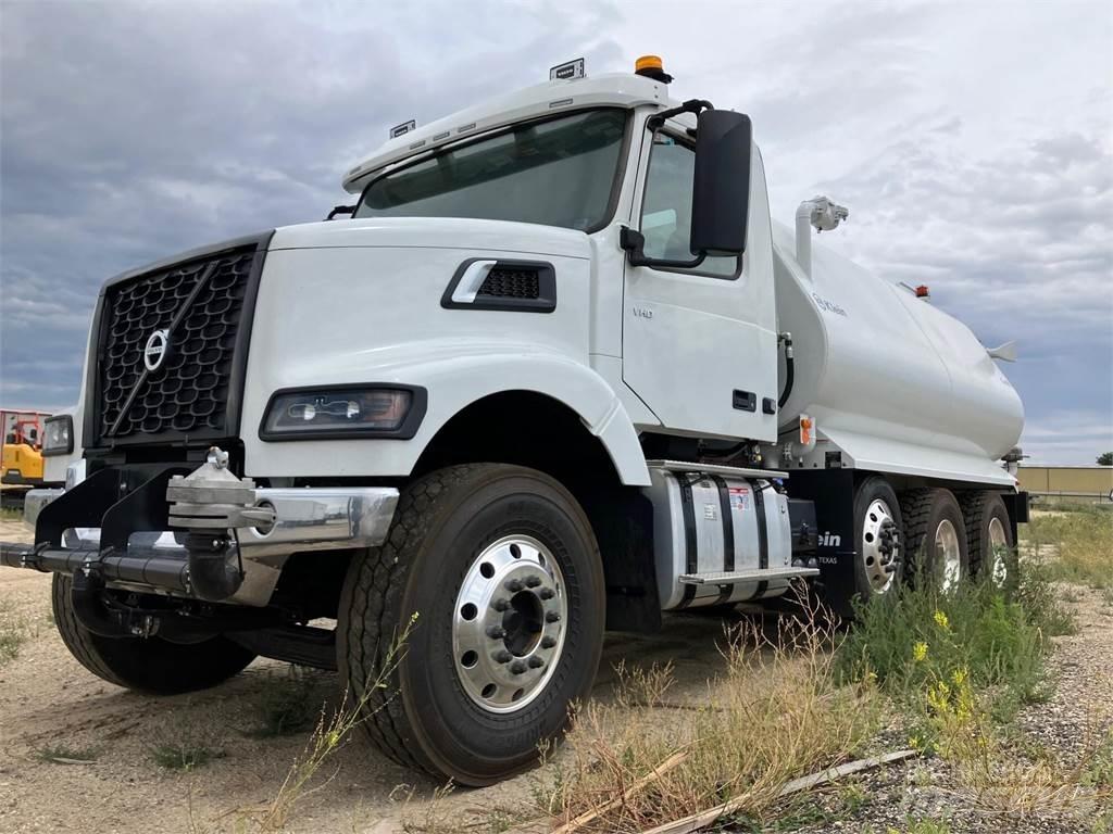 Volvo VHD84F300 油罐车