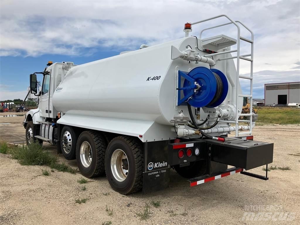Volvo VHD84F300 油罐车