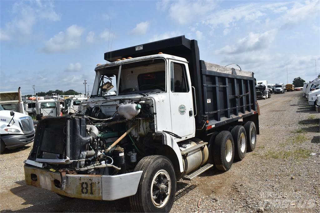 Volvo WG84B 自卸式货车