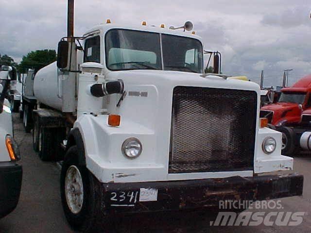 Western Star 6964F 油罐车