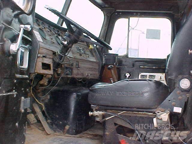Western Star 6964F 油罐车