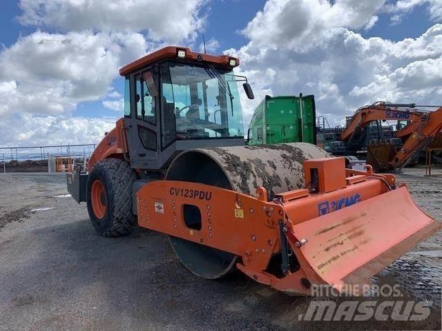 XCMG CV123PDU 双轮压路机