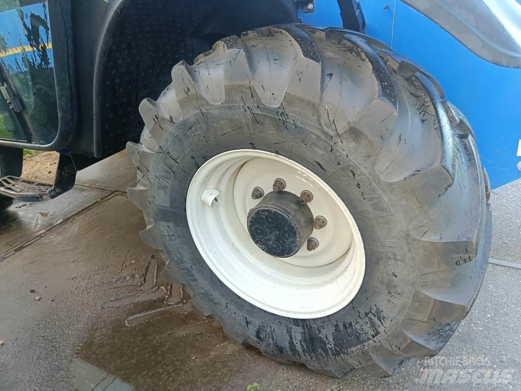 New Holland LM7.35 电动叉车