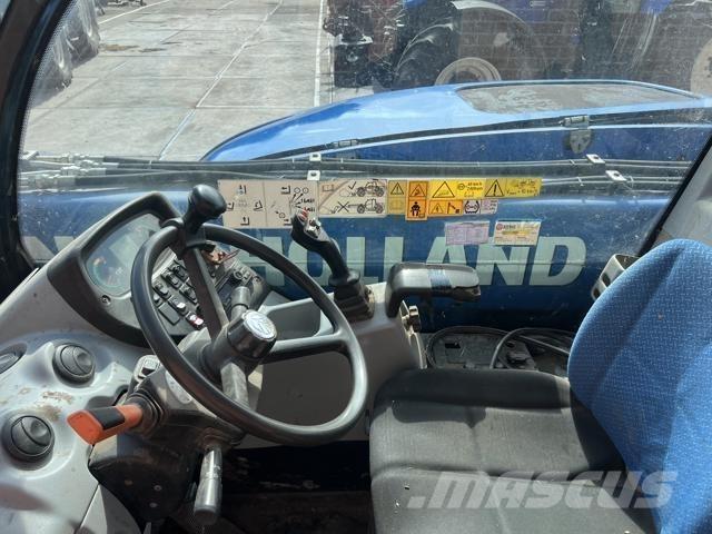 New Holland LM7.35 电动叉车