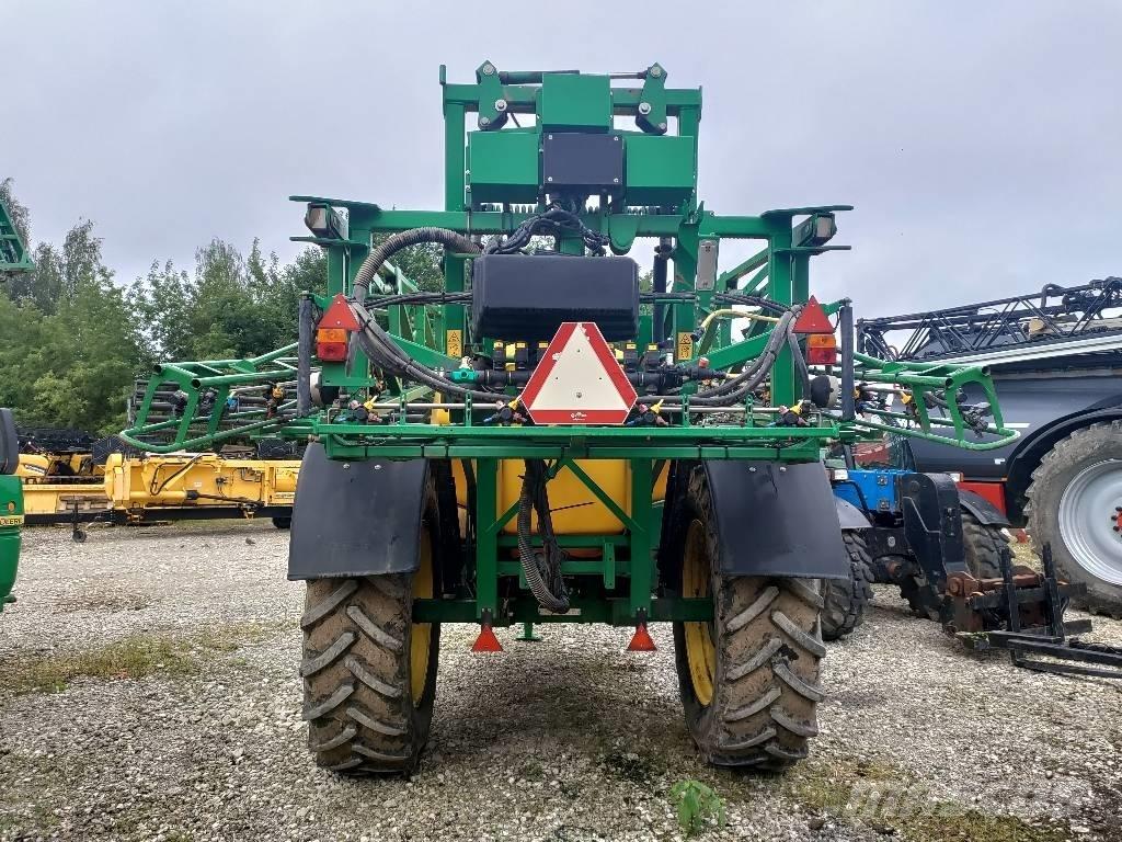 John Deere 740 i 牵引式喷雾机