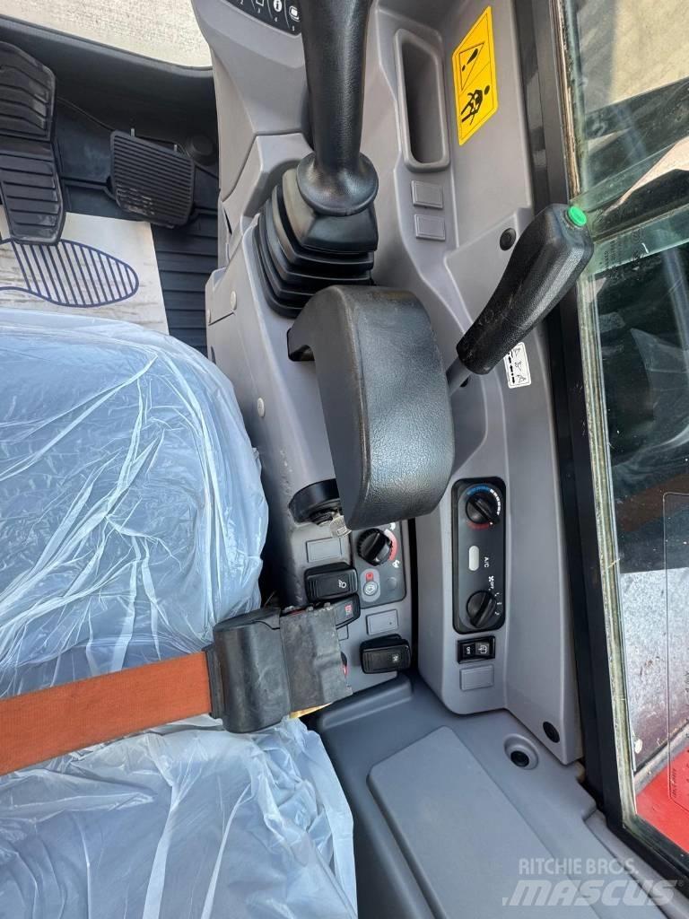 Kubota KX 080-4 中型挖掘机