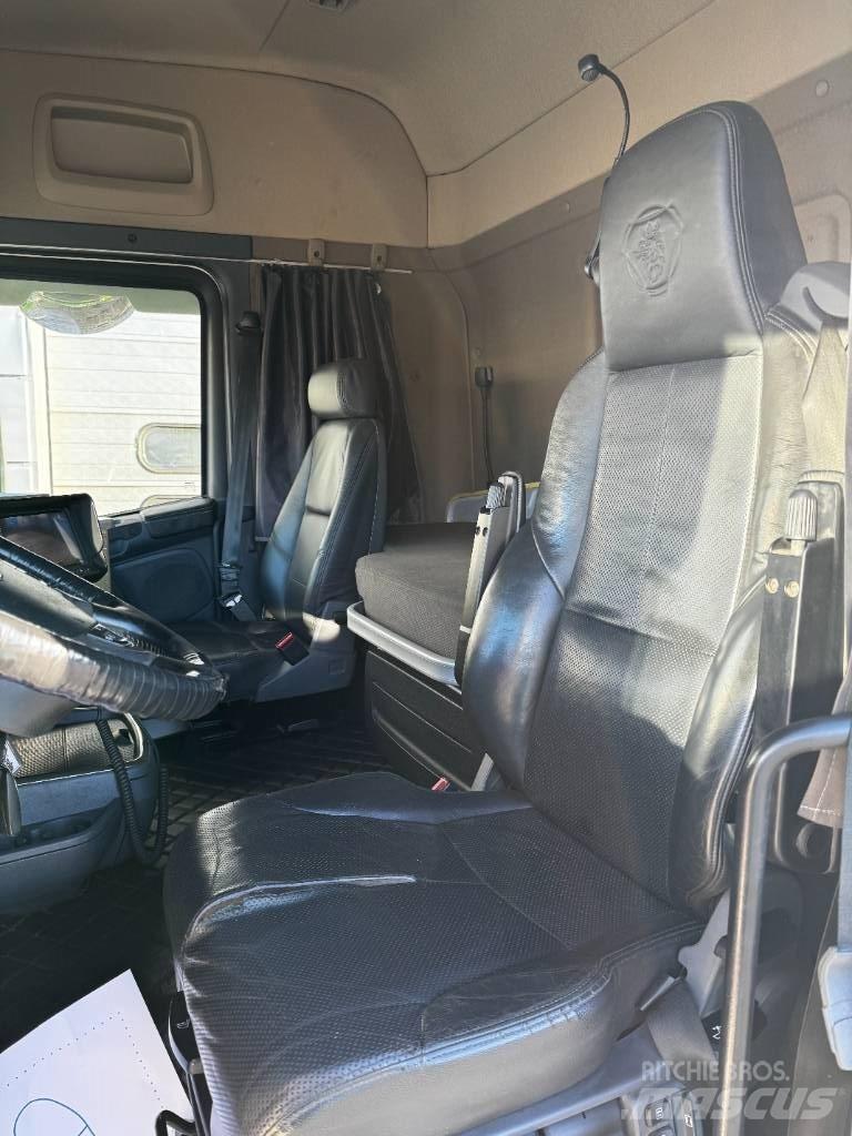 Scania R520LB8x4*4 自卸式货车