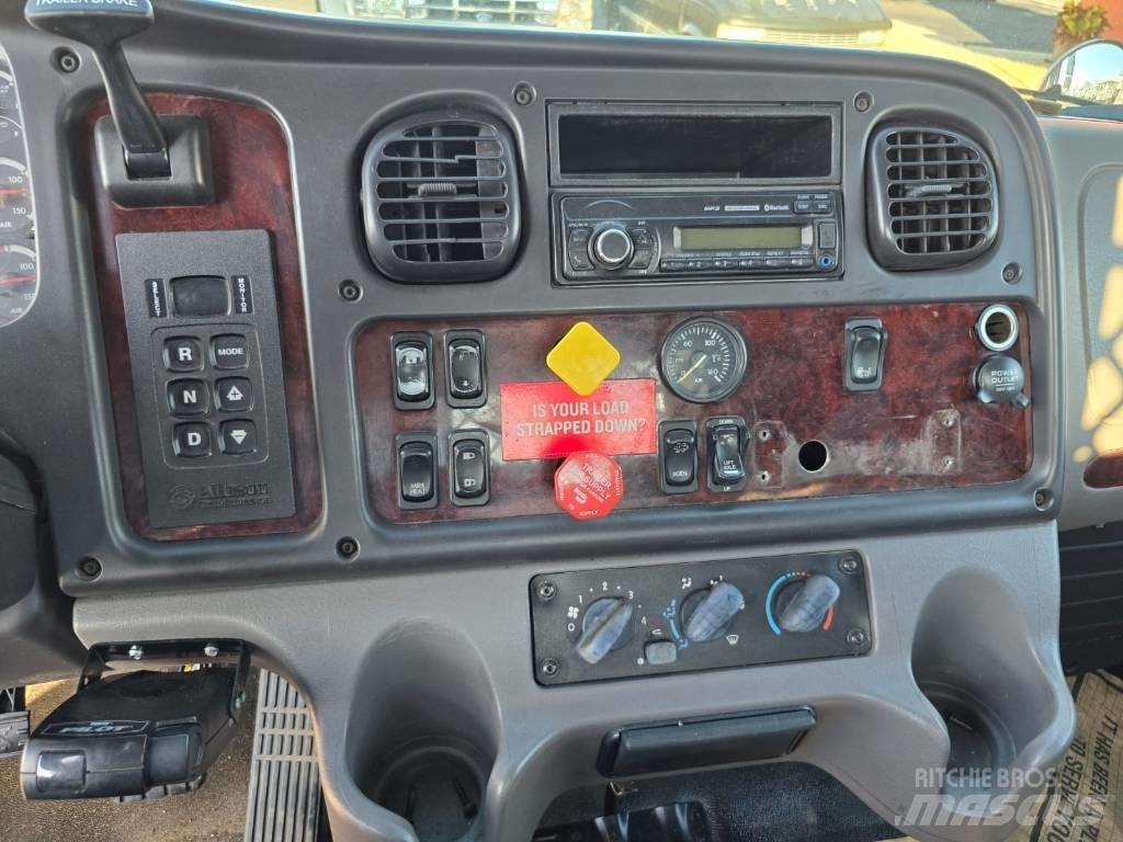 Freightliner M2 106 平板栏板货车
