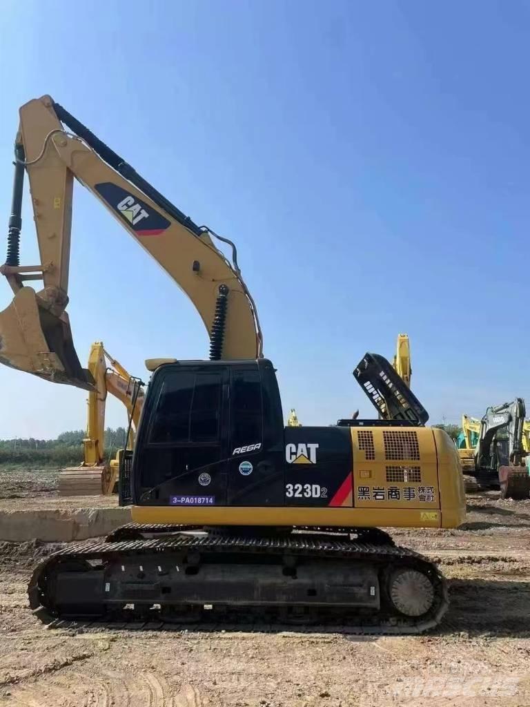 CAT 323D2 履带挖掘机