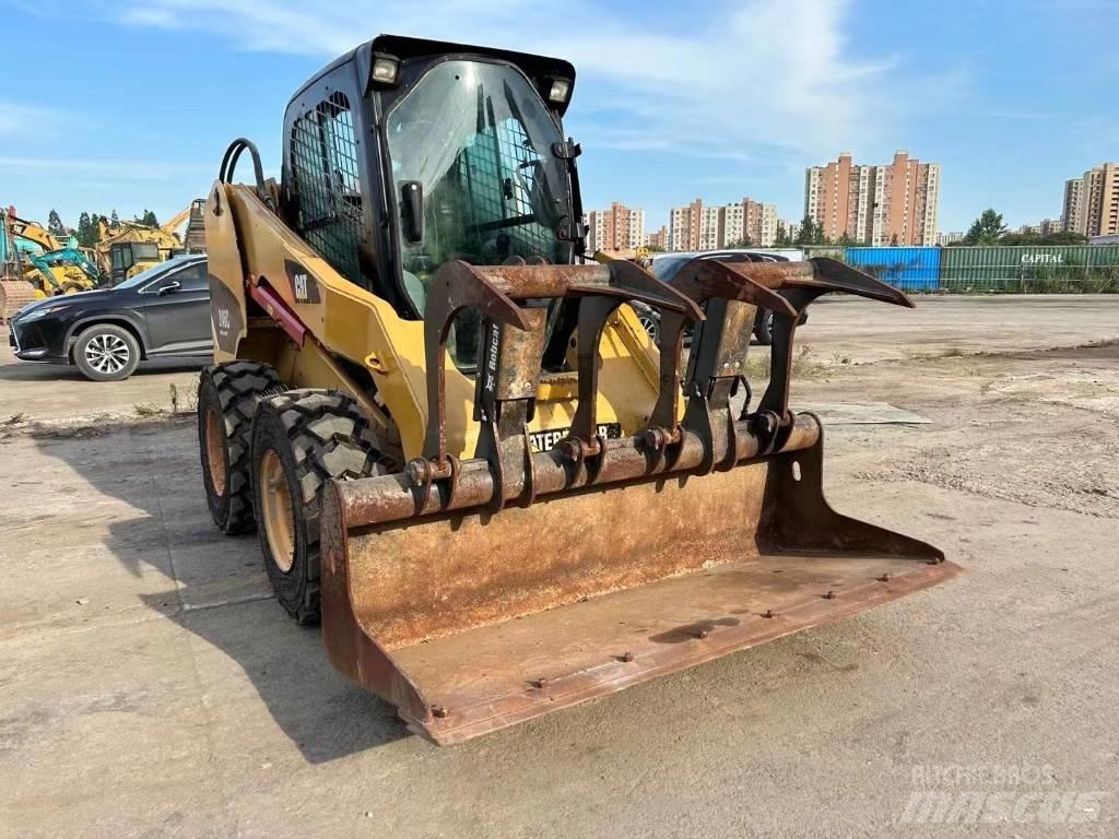 CAT 246 C 滑移装载机
