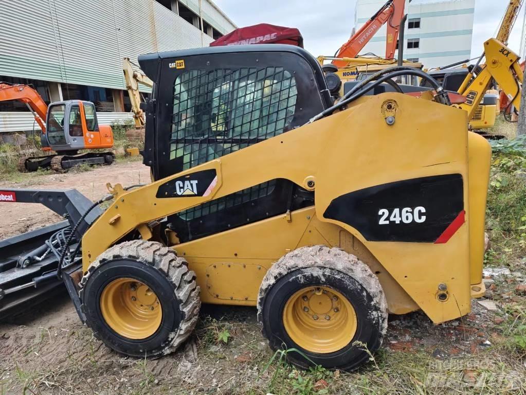 CAT 246C 滑移装载机