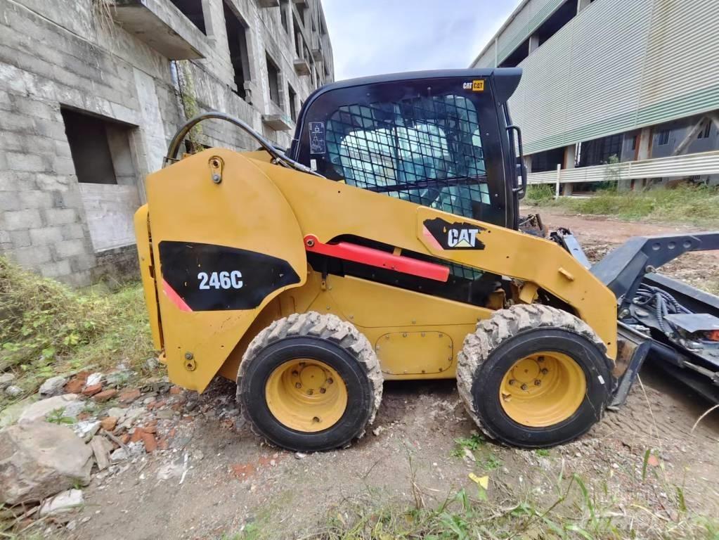 CAT 246C 滑移装载机