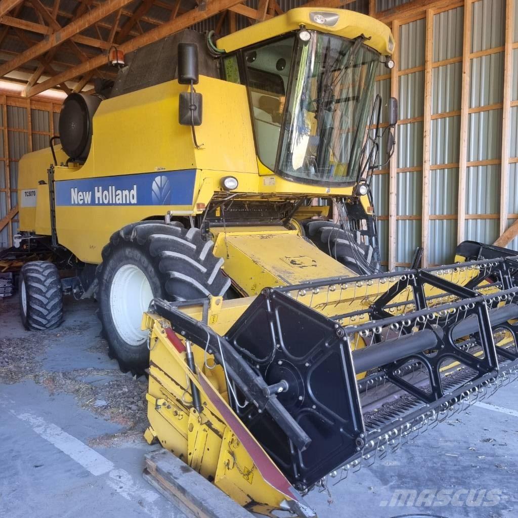 New Holland TC 5070 联合收割机