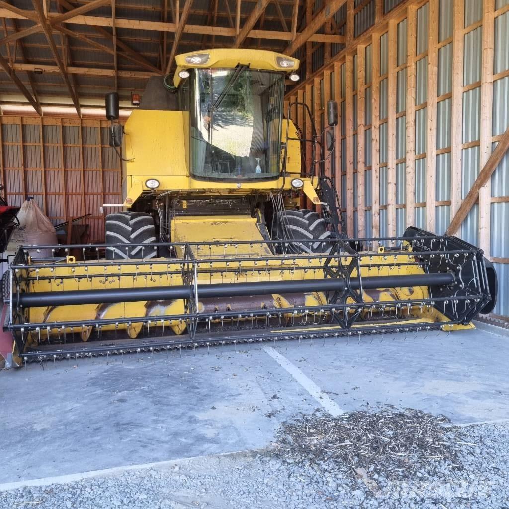 New Holland TC 5070 联合收割机